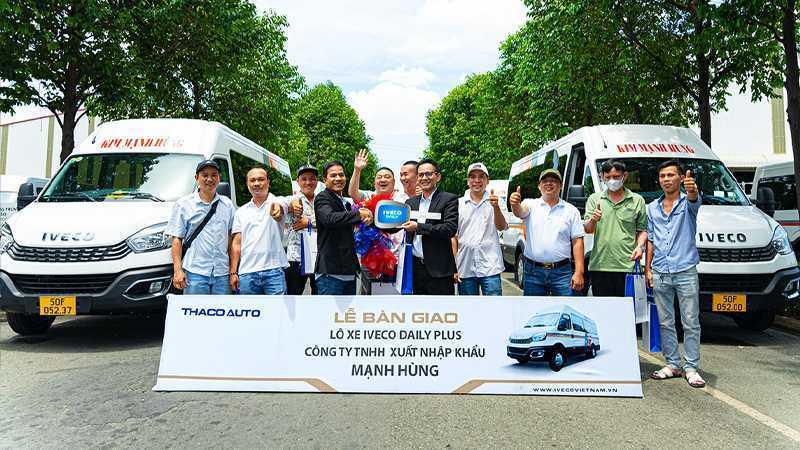 ban-giao-lo-10-xe-minibus-iveco-daily-plus-16-cho-cho-nha-xe-kim-manh-hung